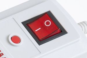 Listwa zasilająca Armac C5 przeciwprzepięciowa 5 gniazd 1.5m szary (C5A/15/SZ) 3