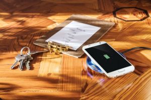 Ładowarka Trust Indukcyjna 2 A (21310) 8