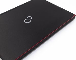 Laptop Fujitsu Fujitsu Lifebook E554 Core i5 4210M (4-gen.) 2,6 GHz / 8 GB / 240 SSD / DVD / 15,6'' FullHD / Win 10 Prof. (Update) 8