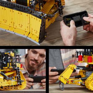 LEGO Technic Sterowany przez aplikację buldożer Cat D11 (42131) 6