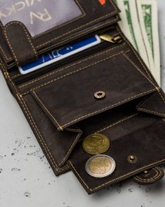 Always Wild Pionowy, zapinany portfel męski z zewnętrzną kieszonką na kartę Always Wild Nie dotyczy 13