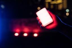 Lampa studyjna Aputure MC 9