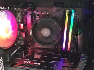 Komputer Komputery Kwadraciak Komputer gamingowy RYZEN 5-3600+ Radeon Sapphire RX 5700XT 8 GB 5