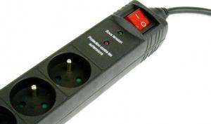 Listwa zasilająca Gembird SPF5 przeciwprzepięciowa 5 gniazd 4.5 m czarna (SPF5-C-15) 3