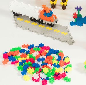 Plus Plus Mini mix 600 szt. (Basic, Neon) i 2 płytki konstrukcyjne 10