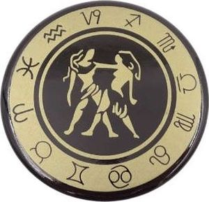 Giftdeco Bliźnięta - znak zodiaku - magnes. Śr. 6cm; metal emaliowany 1