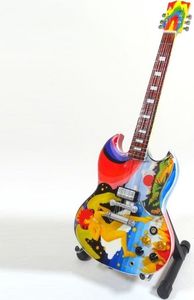 Giftdeco Mini gitara Eric Clapton z drewna mahoniowego 1