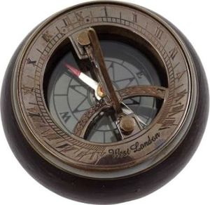 Giftdeco Mosiężny kompas i zegar słoneczny na podstawie drewnianej 3
