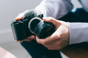 Aparat Sony ZV-E10 + 16-50 mm f/3.5-5.6 OSS do wideoblogów (ZVE10LBDI.EU) 5