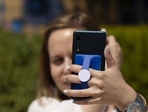 Upominkarnia Uchwyt do telefonu, etui na karty kredytowe 2