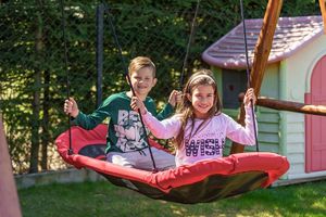 Huśtawka Majowo CZERWONA HUŚTAWKA DLA DZIECKA TYPU BOCIANIE GNIAZDO ŁÓDKA 13