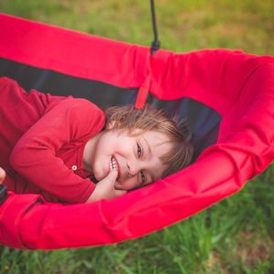Huśtawka Majowo CZERWONA HUŚTAWKA DLA DZIECKA TYPU BOCIANIE GNIAZDO ŁÓDKA 3