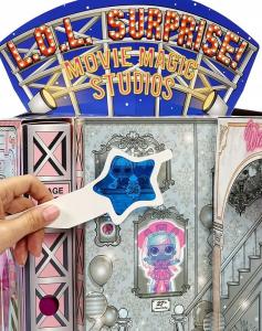 MGA LOL SURPRISE - Movie Magic Studios Ogromny zestaw 12 laleczek + 70 niespodzianek (576532) 12