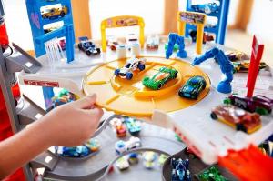 Mattel Zjeżdżalnia Hot Wheels City Super Mega Garaż  (FML03) 2