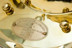 Giftdeco Wielki mosiężny hełm nurka retro - replika U.S 3