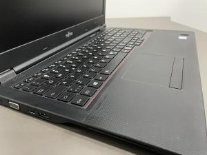 Laptop Fujitsu Fujitsu E558 - i5-8250U 8GB 256 GB FHD W10 Pro COA 3