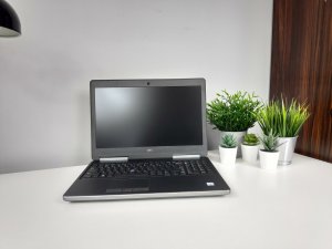 Laptop Dell Dell Precision 7520 i7-7820HQ 16GB 500GB Quadro M1200 W10 Pro 18