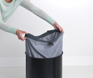 Kosz na pranie Brabantia Kosz na pranie 60L czarny matowy z pokrywą korkową 120022 5