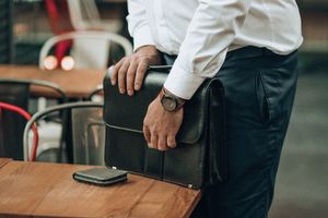 Beltimore Portfel skórzany zasuwany duży poziomy RFiD nubuk czarny Beltimore H01 6