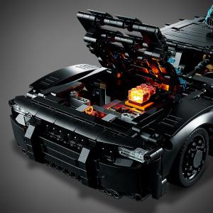 LEGO Technic BATMAN — BATMOBIL (42127) 7
