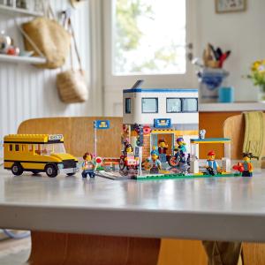 LEGO City Dzień w szkole (60329) 3