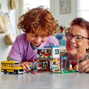 LEGO City Dzień w szkole (60329) 4
