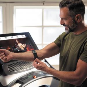 Bieżnia NordicTrack Commercial 2950 elektryczna 3