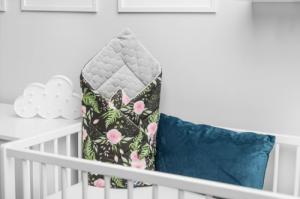 Sensillo ROŻEK VELVET CZARNY KWIATY 75x75 4