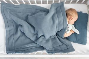 Sensillo KOMPLET DO ŁÓŻECZKA DZIERGANY Z MUŚLINĄ NIEBIESKI 10