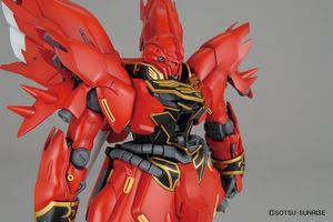Figurka MG 1/100 MSN-06S SINANJU 4