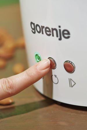 Gorenje OP650W Domowa Prasa do wyciskania oleju na zimno 3