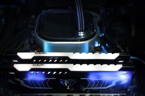 Pamięć Patriot Viper LED, DDR4, 16 GB, 3200MHz, CL16 (PVLW416G320C6K) 16