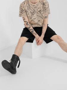 Outhorn Spodenki męskie HOL22-SKMC603 Głęboka czerń r.L 4