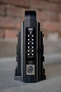 Ładowarka do aparatu Newell Ładowarka czterokanałowa Newell BP-4CH do akumulatorów V-mount 7