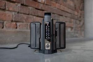 Ładowarka do aparatu Newell Ładowarka czterokanałowa Newell BP-4CH do akumulatorów V-mount 10