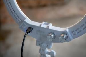 Lampa pierścieniowa Newell RL-10A LED Arctic White + statyw 3