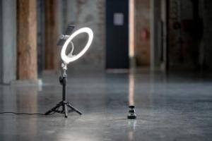 Lampa pierścieniowa Newell RL-10A LED Arctic White + statyw 4