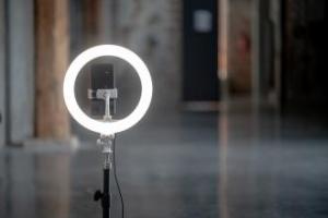 Lampa pierścieniowa Newell RL-10A LED Arctic White + statyw 5