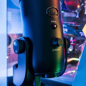 Głośniki komputerowe Logitech Z625 (980-001256) + Yeti USB Blackout (988-000229) 44