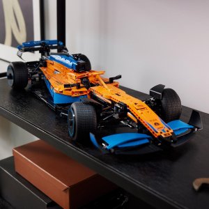 LEGO Technic Samochód wyścigowy McLaren Formula 1 (42141) 2