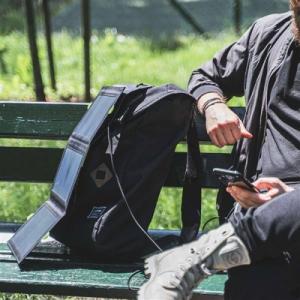 Ładowarka solarna Green Cell Ładowarka solarna Green Cell GC SolarCharge o mocy 21W z funkcj power banka 10000mAh USB-C 18W PD USB-A QC 4