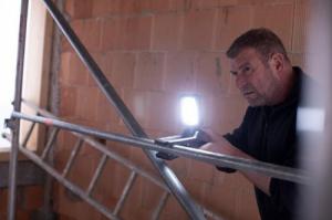 Brennenstuhl Lampa reflektor akumulatorowa zapinana na klips 9