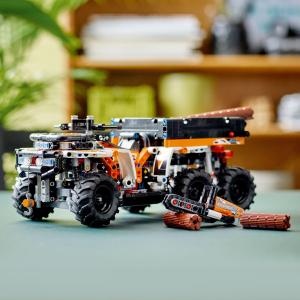 LEGO Technic Pojazd terenowy (42139) 3