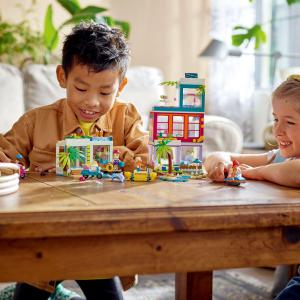 LEGO Friends Wakacyjny domek na plaży (41709) 4