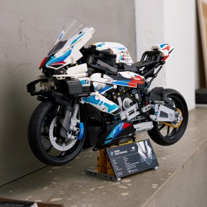 LEGO Technic BMW M 1000 RR (42130) 5