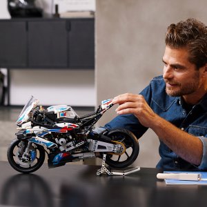 LEGO Technic BMW M 1000 RR (42130) 6