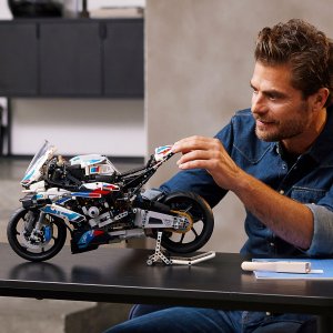 LEGO Technic BMW M 1000 RR (42130) 12