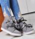 Pantofelek24 Zamszowe trampki sneakersy z kokardami SZARE /F2-2 4205 S271/ 36 1