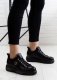 Estetino Sneakersy połyskujące na platformie z napisami czarne-36 8