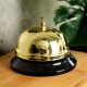 Vilde Dzwonek stołowy recepcyjny ręczny metalowy złoty 8,5x6 cm 6